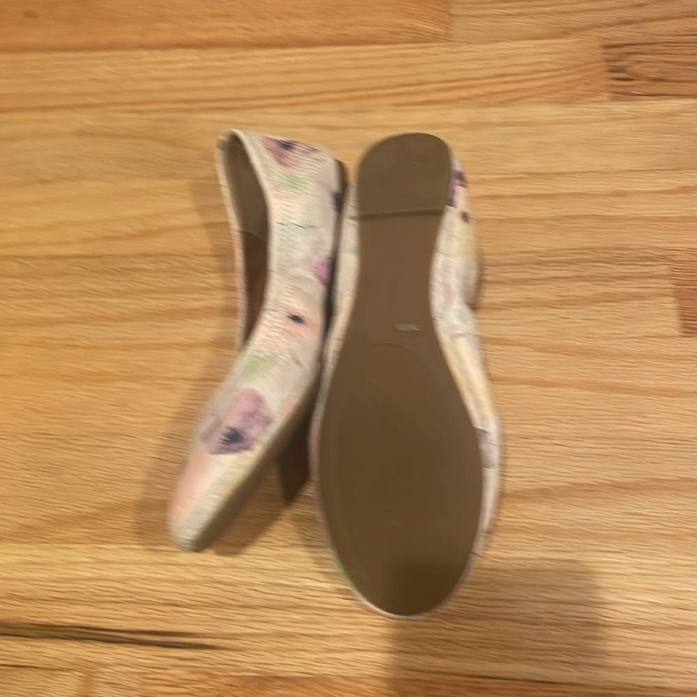 Brand new Lucky Brand floral flats - Picture 3 of 3